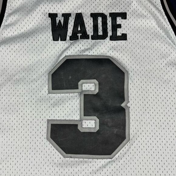 Vintage Nike Dwyane Wade Marquette Golden Eagles White Black Jersey Sz XXL Men’s - Picture 5 of 7